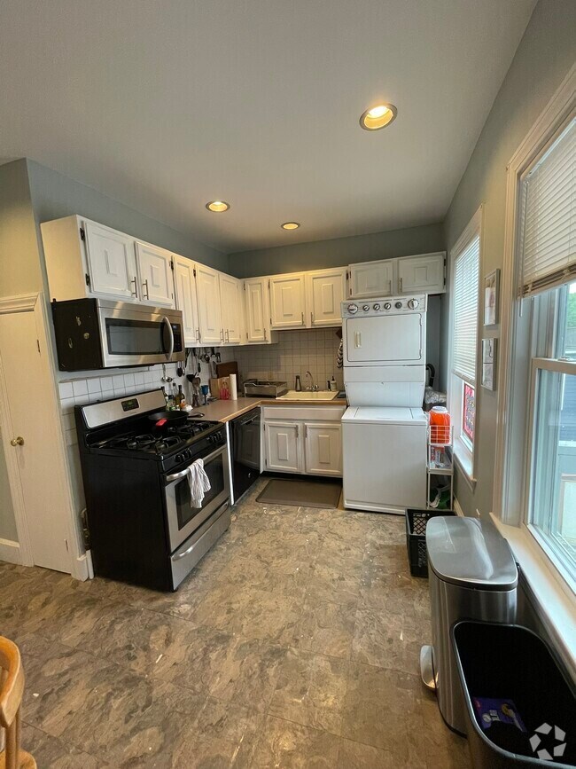 Building Photo - 1 Bellevue Ter Unit 2B Rental