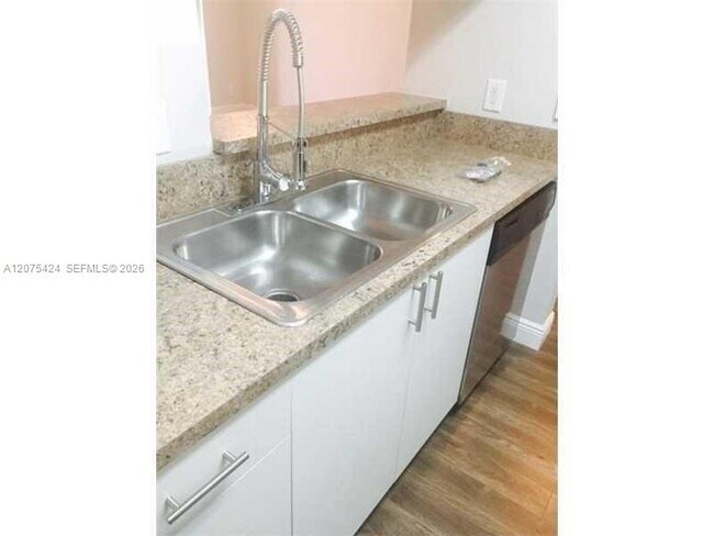 927 Riverside Dr Unit 326