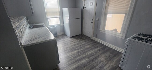 Building Photo - 39 Schuyler Terrace Unit 2 Rental