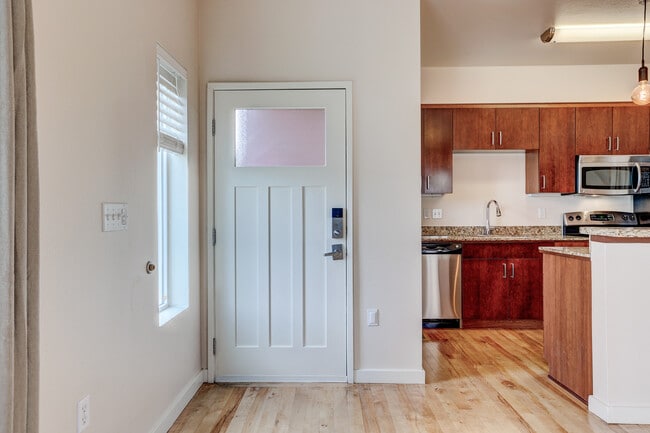 Photo - 1411 W Grand Ave