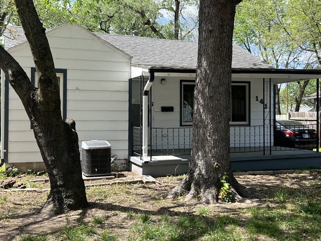 Photo - 141 S Custer Ave