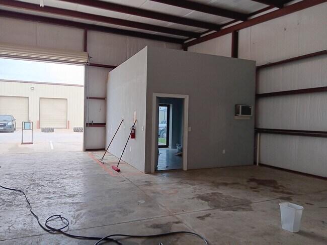 Photo - 1501 Industrial Dr Unidad D