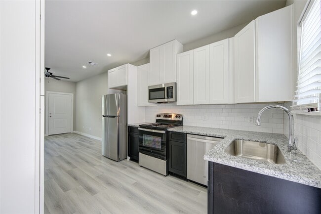 Photo - 8155 Tate St