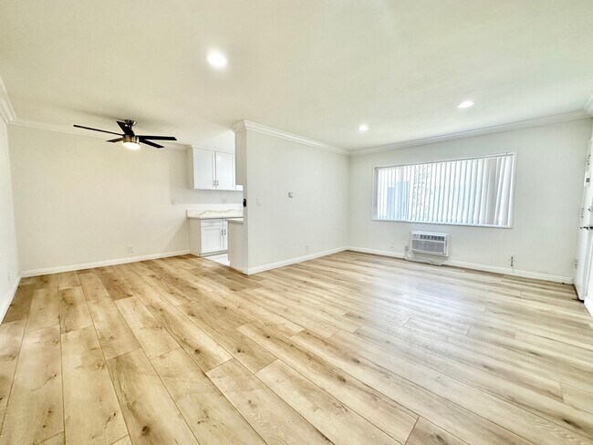 Photo - 6337 Whitsett Ave Unidad 32