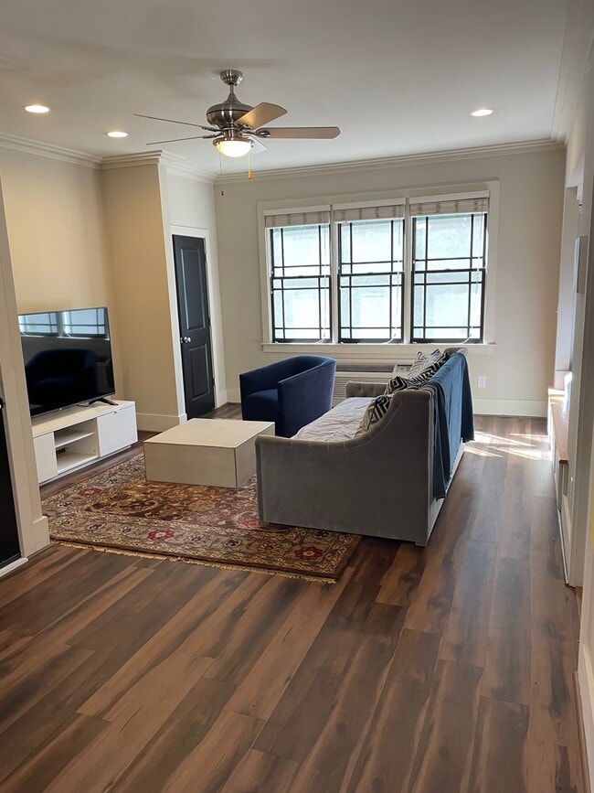 Photo - 1867 Gordon Mnr NE Unidad Studio Apartment