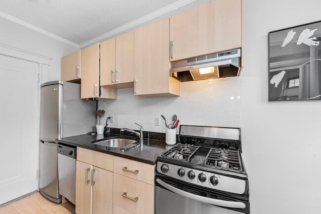 Photo - 118 Riverway Unidad 32