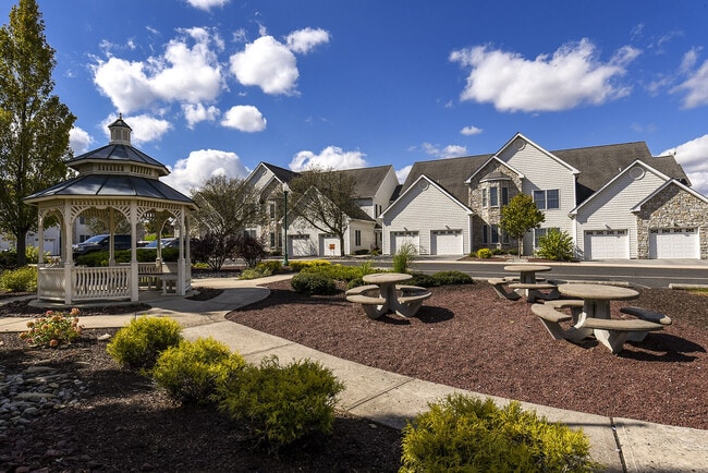 Springhouse Townhomes - Springhouse Townhomes