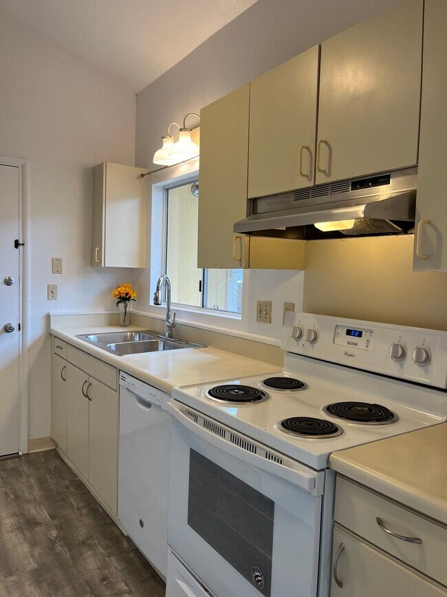 Photo - 4/2 SF Home in Royal Kunia!