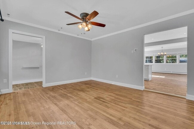 Photo - 2253 Llewellyn Pkwy