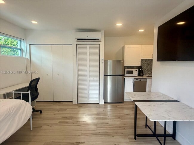 Photo - 1125 Almeria Ave