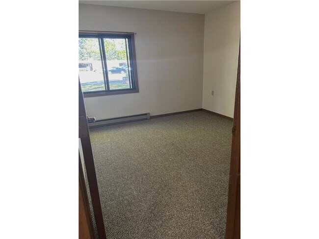 Photo - 305 N Clayborn Ave