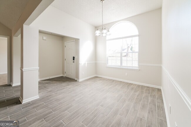 Photo - 3265 Trail Point