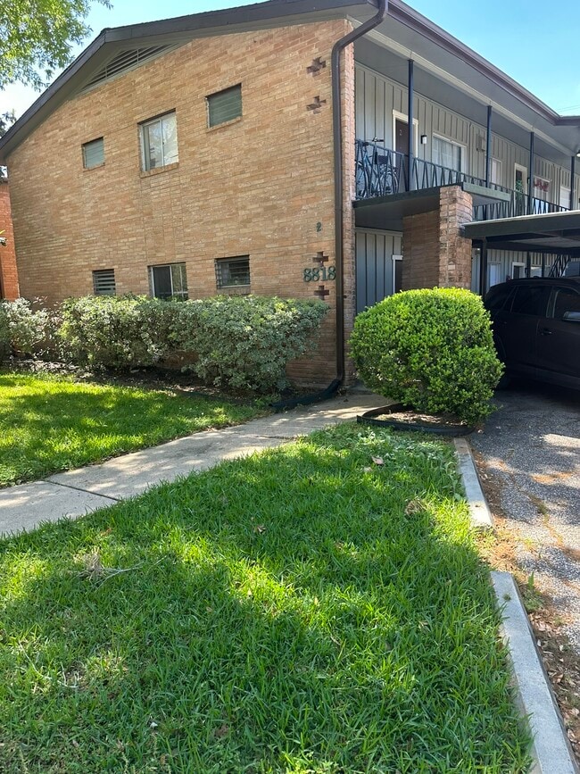 Building Photo - 8818 Ilona Ln Unit 7