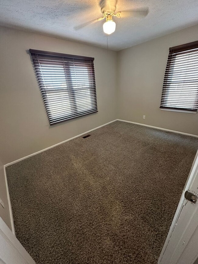 Photo - 3 Bedroom, 1 Bathroom House with Detached ...