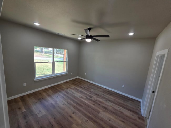 Photo - 325 E Nashville St