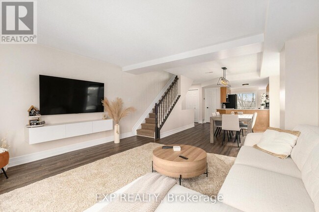 Photo - 76 Lakepointe Dr