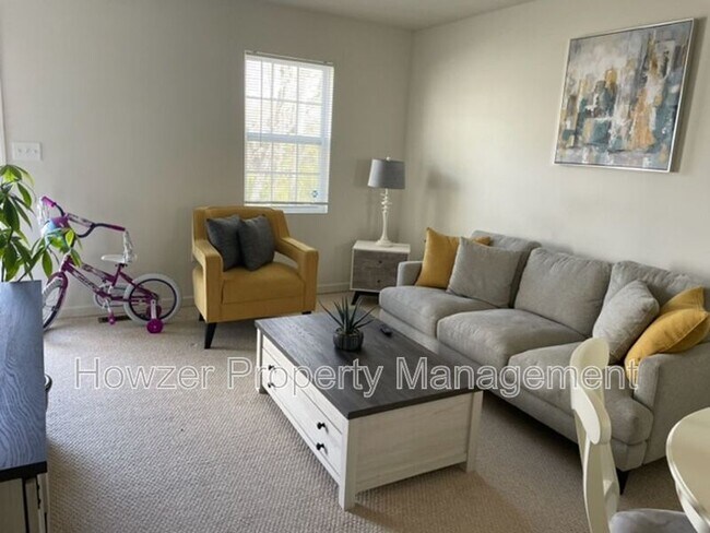 Photo - 17 High School Rd Unidad G