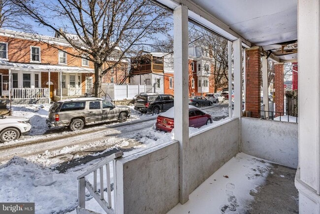 Building Photo - 1402 W 3rd St