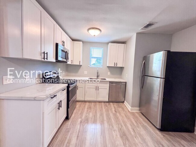 4318 1st St Unit B