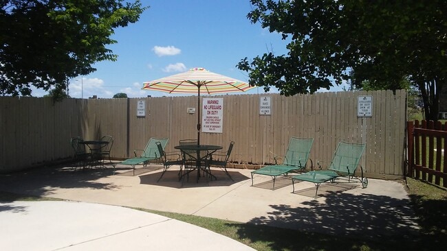 Photo - Emerald Garden Apartments