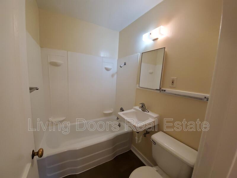Photo - 353 S 47th St