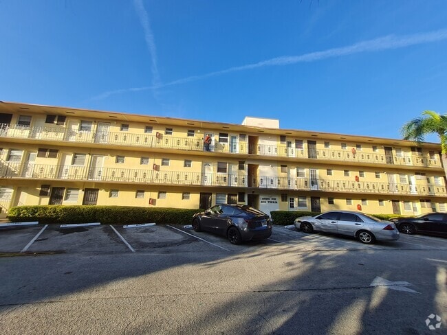 Building Photo - 20200 NE 27th Ct Unit F106 Rental