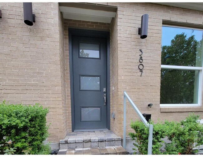 Building Photo - 3807 Threadgill St
