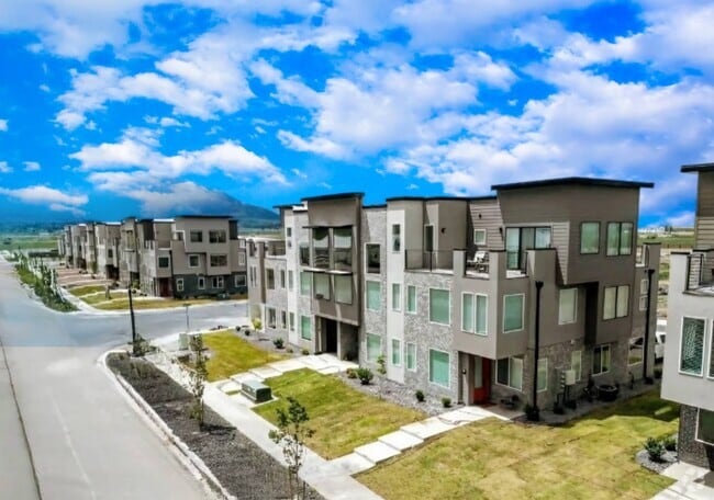 Building Photo - 1866 N 460 W Rental