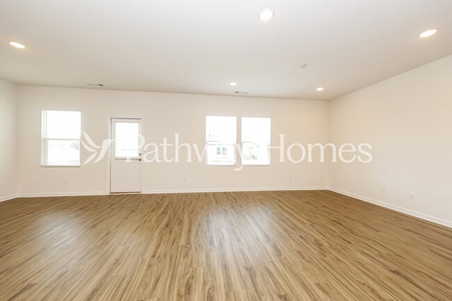 Photo - 105 Glacier Wy