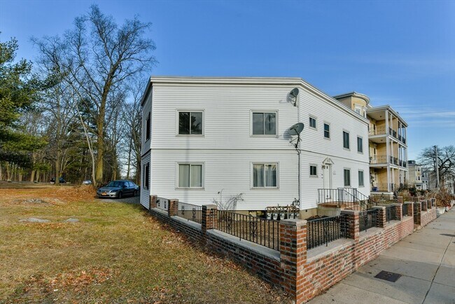 Building Photo - 4635 Washington St Unit 4 Rental