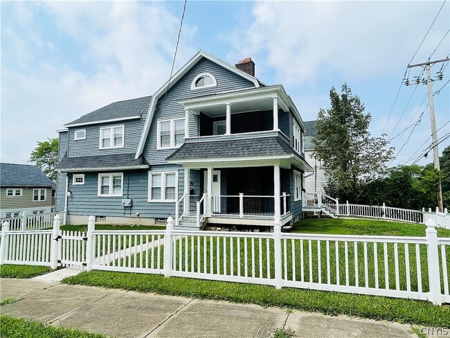 Building Photo - 1222 Hawley Ave