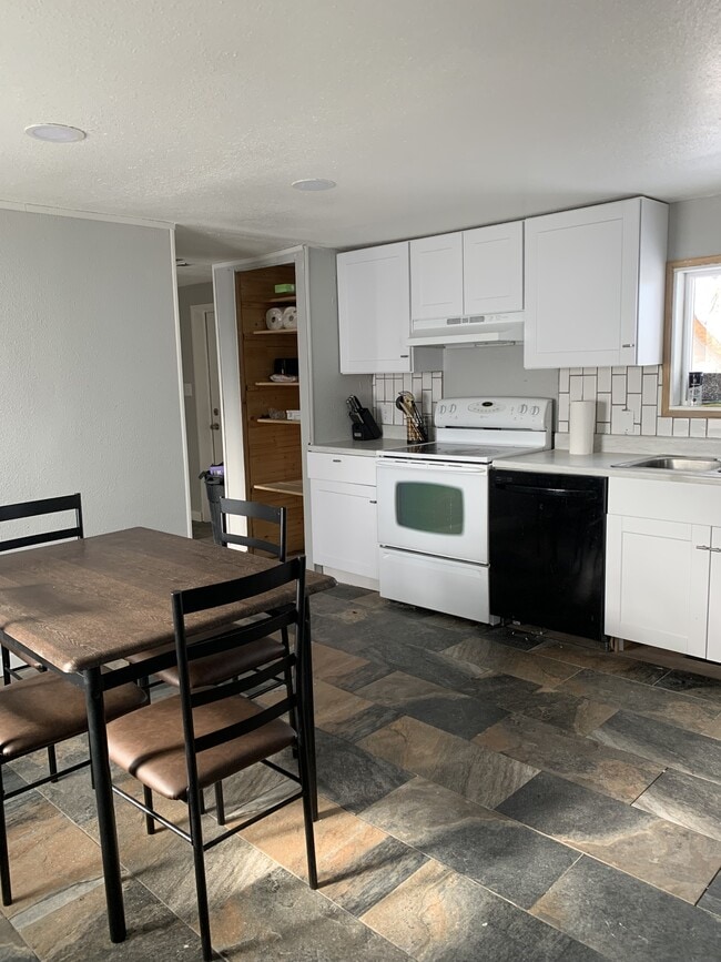 Building Photo - 4746 E Skyline Dr Rental