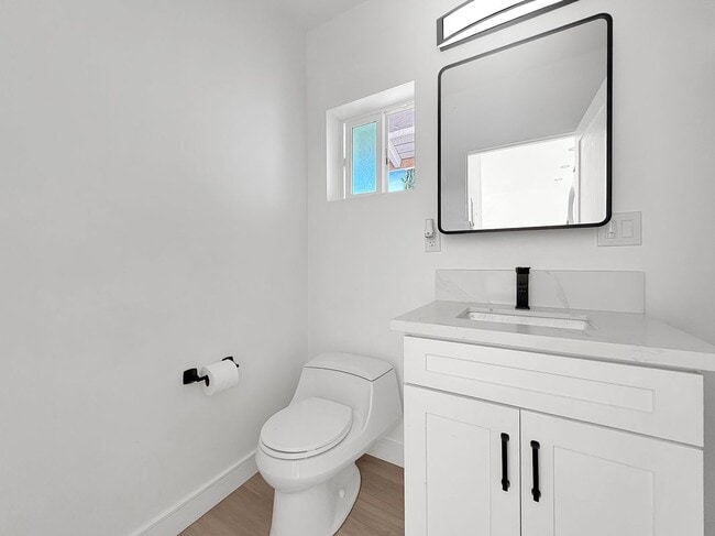 Photo - 1273 Donatello St