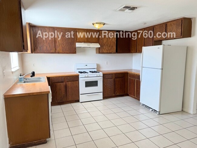 Spacious 2 Bed 1 Bath Home With Indoor Lau... - Spacious 2 Bed 1 Bath Home With Indoor Lau... Unidad A - 5827 Bagley Ave