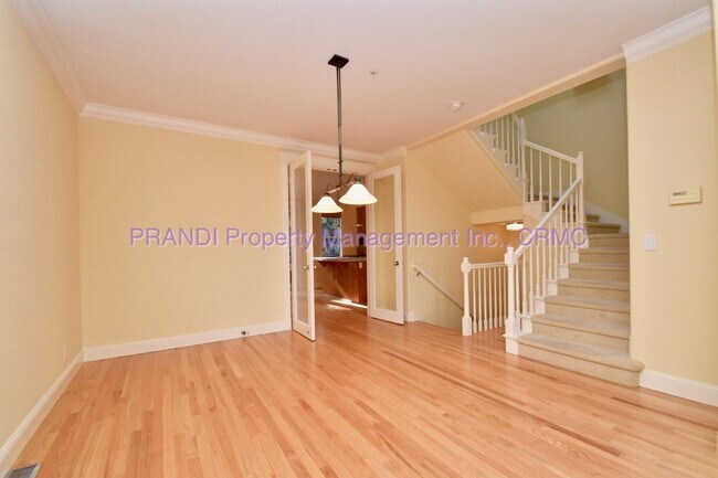 Photo - 3 Bedroom Larkspur Townhouse.
