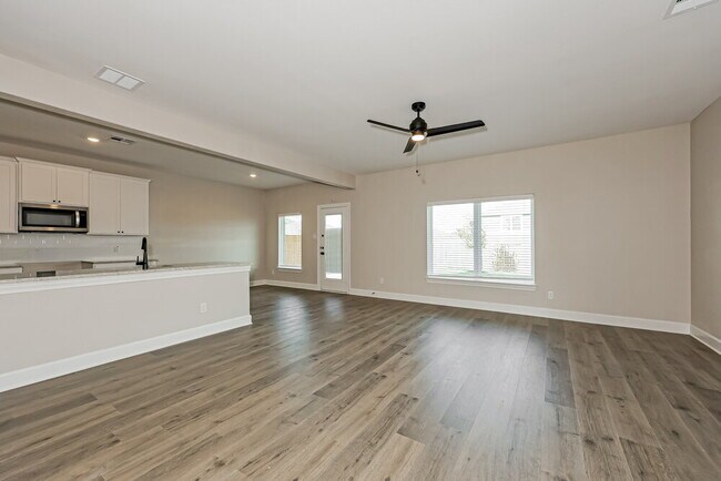 308 Live Oak Ln