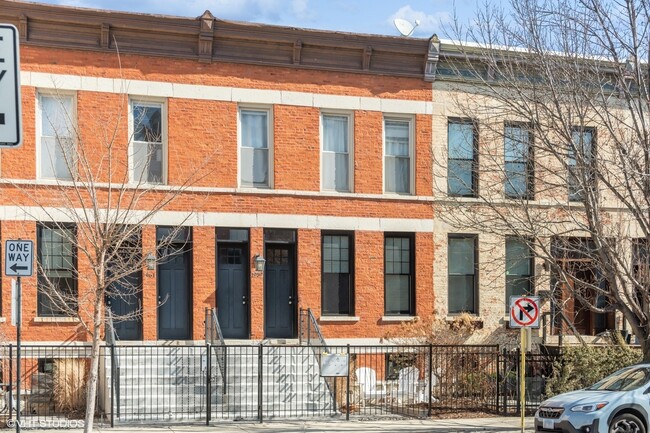 Building Photo - 1961 N Wilmot Ave