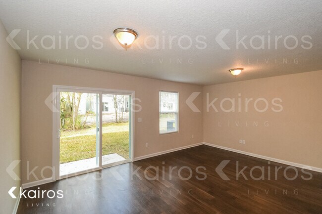 Photo - 1336 Lake Shore Blvd