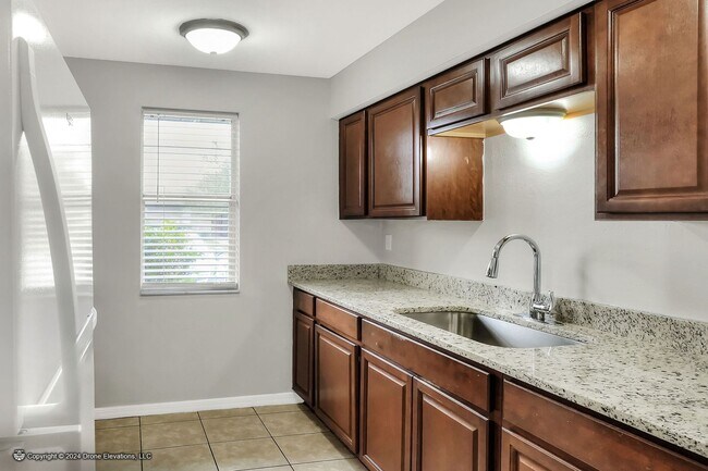 Photo - ***Cute 2 Bedroom Apartment in Eagle Lake Unit 2250