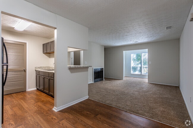 1BR, 1BA - 786 SF