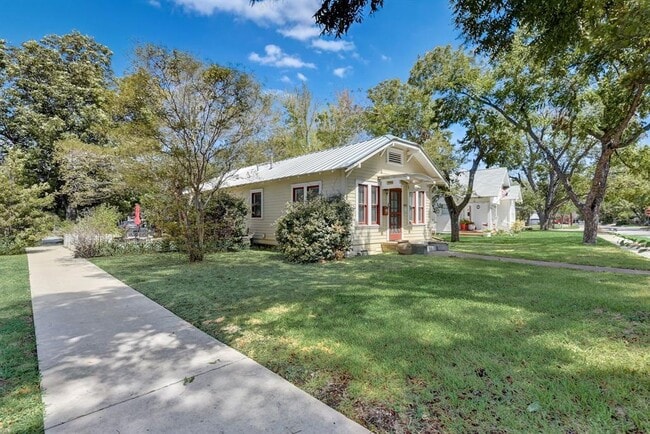 Photo - 601 E 8th St