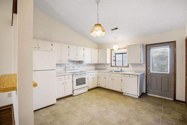 Photo - 205 Corey Ct