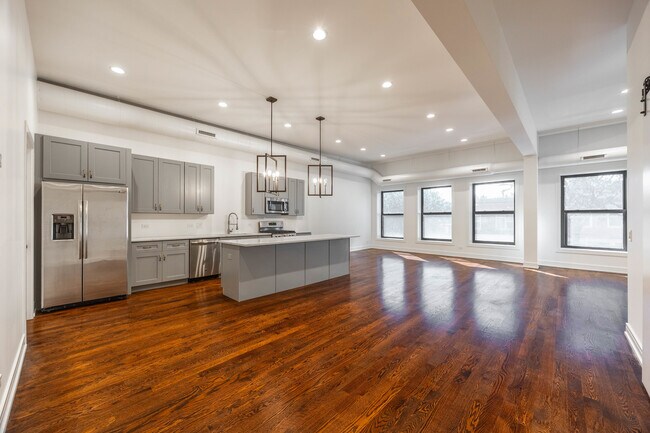 Photo - 2500 W Chicago Ave Unit 2W