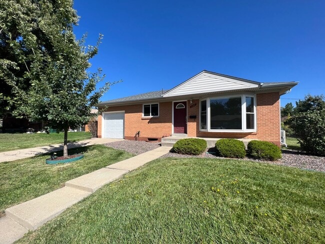 Photo - 3-bed 2-bath House in Northglenn available July!
