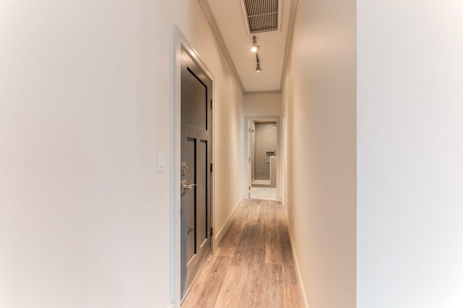 Photo - 107 W Dryden St Unit 106
