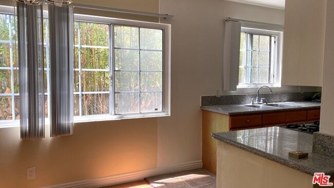 Photo - 443 S Wilton Pl Unit 7