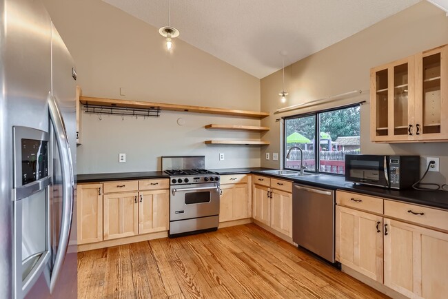 Photo - 5 bedroom Home in Cherry Creek School District! Great location- low maintenance yard! $500 off 1s...