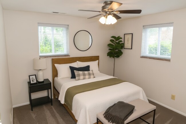 Photo - 4919 Davenport St