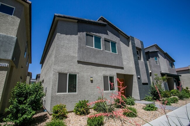 Beautiful Home in Valley Vista Available S... - Beautiful Home in Valley Vista Available S...