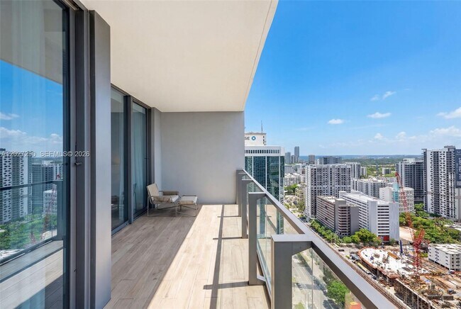 Building Photo - 88 SW 7th St Unit 2408